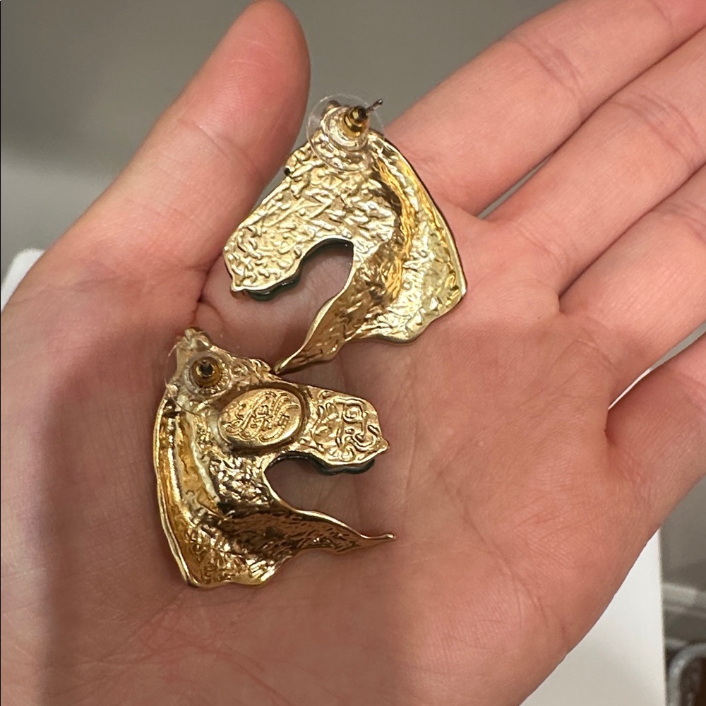 Vintage Gold Tone Emerald Green Glass Horse Head Statement Earrings Rhinestones - Picture 7 of 7